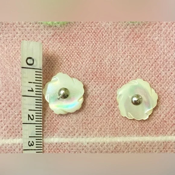🌸 Mother of Pearl Roses 🌹 Sterling Silver earrings 🌸 - Picture 3 of 7